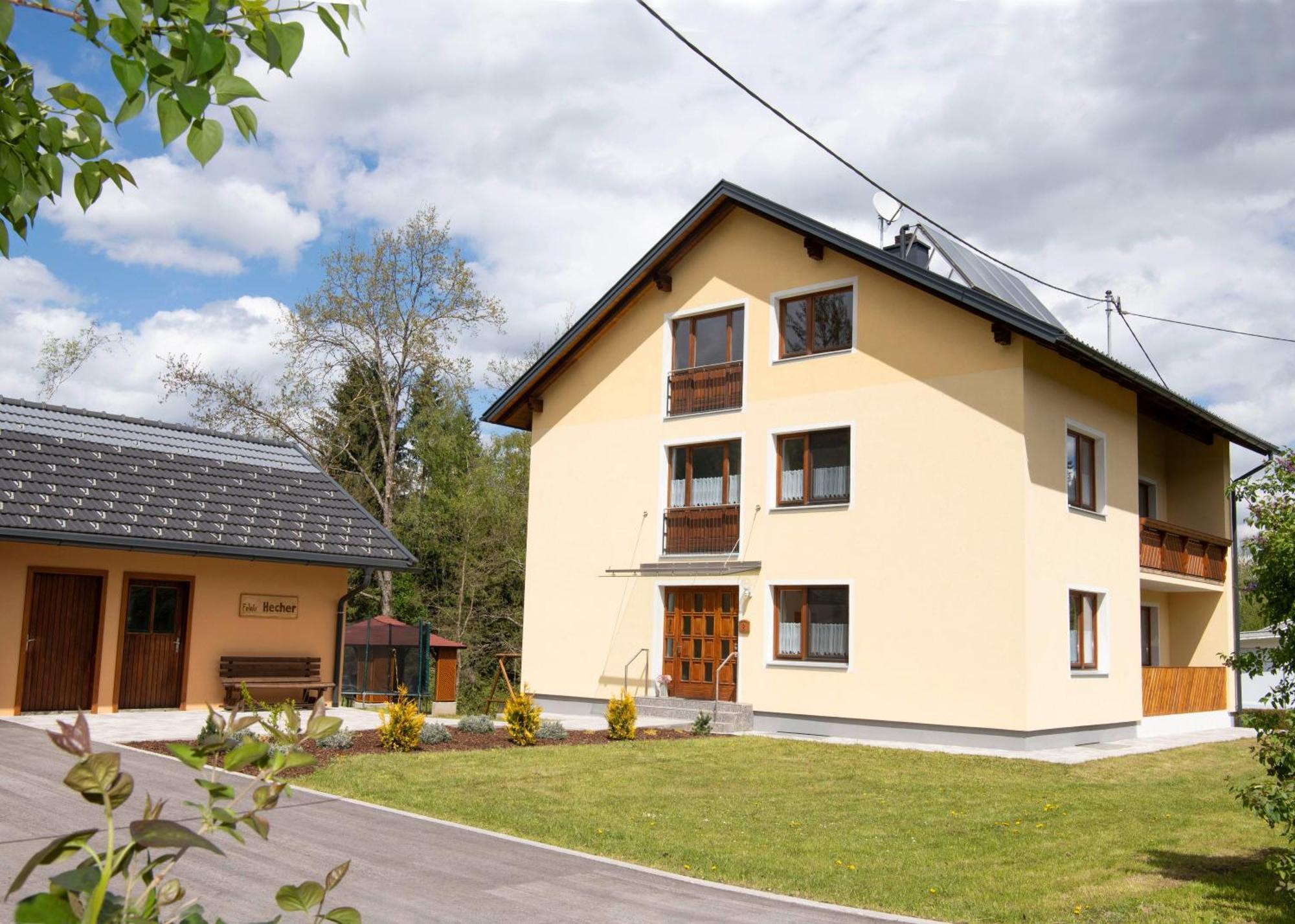 Ferienwohnungen Hecher Feldkirchen In Kaernten Bagian luar foto